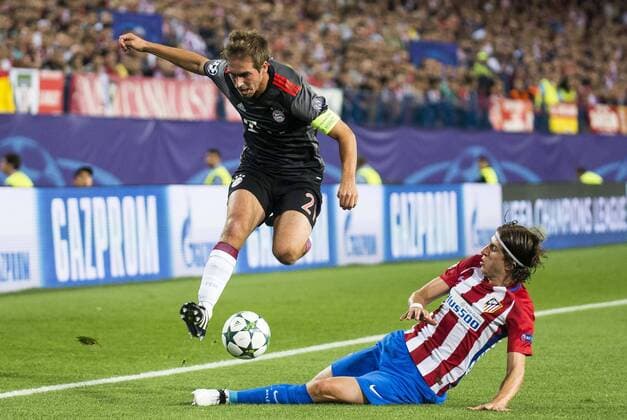 Filipe Luis Atletico de Madrid s player 7 and Bayern Munich s player Philipp Lahm during match of UEFA Champions League at Vicente Calderon Stadium in Madrid. September 28, Spain. 2016.  (20160928009)