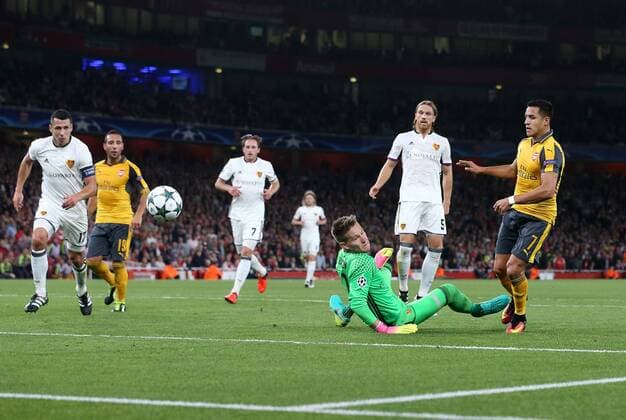 Arsenal s Alexis Sanchez sees his shot saved by Basel s Tomas Vaclik during the Champions League group A match at the Emirates Stadium, London. Picture date September 28th, 2016 Pic David Klein Sportimage EDITORIAL USE ONLY. No use with unauthorised audio, video, data, fixture lists, club league logos or live services. Online in-match use limited to 120 images, no video emulation. No use in betting, games or single club league player publications.