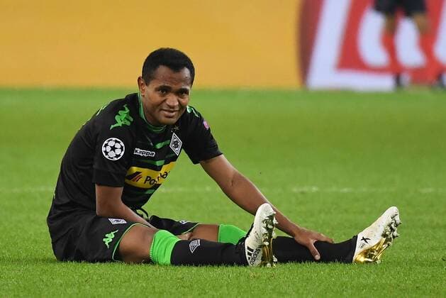 28.09.2016, xjhx, Fussball UEFA Europa League, Borussia Moenchengladbach - FC Barcelona Barca emspor , v.l. Raffael (Borussia Mönchengladbach) verletzt, Verletzung, Moenchengladbach