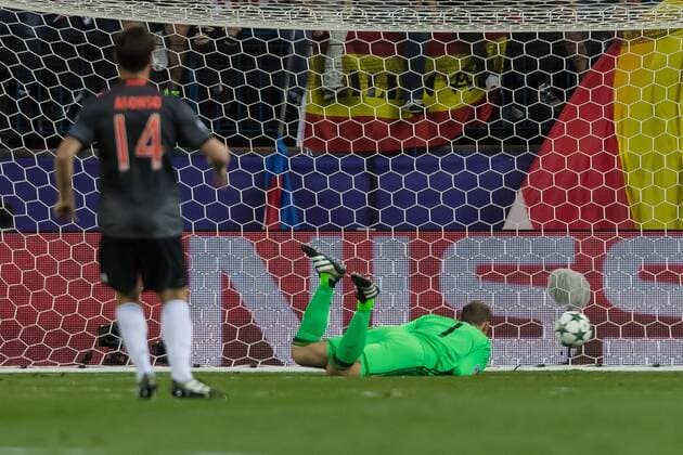 Madrid, Spain 28.09.2016, UEFA Champions League - 2016 17 Season, Group D - Matchday 2, Atletico Madrid - FC Bayern Muenchen, Torwart Manuel Neuer (FCB) kassiert das 1:0 durch Yannick Carrasco (ATL) ( DeFodi048