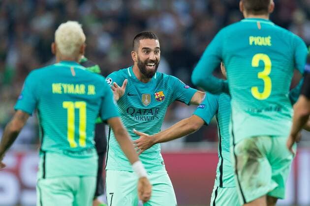 Moenchengladbach, Germany 28.09.2016, UEFA Champions League - 2016 17 Season, Group C - Matchday 2, Borussia Moenchengladbach - FC Barcelona Barca torjubel um Arda Turan (Barcelona) nach seinem treffer zum 1:1 ( DeFodi001
