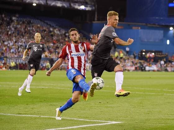 28.09.2016, Fussball Champions-League 2016 2017, Vorrunde 2.Spieltag, Atletico Madrid - FC Bayern München, im Estadio Vicente Calderon, Madrid. v.li: Koke (Atletico Madrid) gegen Joshua Kimmich (FC Bayern München). 