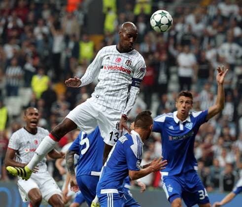 UEFA Champions League Group B match between Besiktas and Dynamo Kiev at Vodafone Arena in Istanbul , Turkey , 28 September 2016. Pictured : Atiba Hutchinson of Besiktas and Evgen Khacheridi 34 of Dynamo Kiev. 