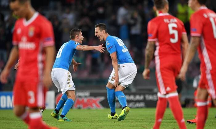 FUSSBALL CHAMPIONS LEAGUE SAISON 2016 2017 GRUPPENPHASE SSC Neapel - Benfica Lissabon 28.09.2016 JUBEL SSC Neapel, Arkadiusz Milik (Mitte) und Jorginho (li) 