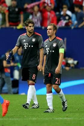Javier Martinez (FC Bayern Muenchen) Philipp Lahm (FC Bayern Muenchen) nach der Niederlage, Atletico Madrid vs. FC Bayern Muenchen, Fussball, Champions League, 2. Spieltag, 28.09.2016, Madrid Copyright: xLANGERx xEibner-Pressefotox EP_hlr
