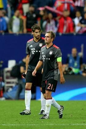 Javier Martinez (FC Bayern Muenchen) Philipp Lahm (FC Bayern Muenchen) nach der Niederlage, Atletico Madrid vs. FC Bayern Muenchen, Fussball, Champions League, 2. Spieltag, 28.09.2016, Madrid Copyright: xLANGERx xEibner-Pressefotox EP_hlr