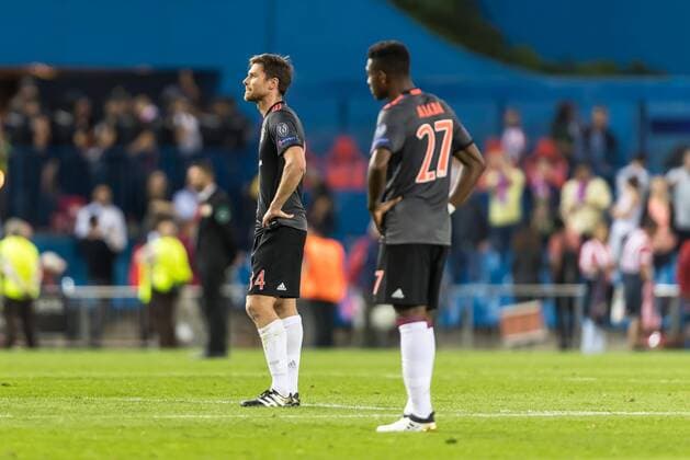 Madrid, Spain 28.09.2016, UEFA Champions League - 2016 17 Season, Group D - Matchday 2, Atletico Madrid - FC Bayern Muenchen, enttaeuscht, enttaeuschung, Xabi Alonso (FCB) David Alaba (FCB) ( DeFodi048