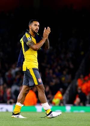 28.09.2016. Emirates Stadium, London, England. UEFA Champions League Football. Arsenal versus FC Basel. Arsenal Forward Theo Walcott applauds the Arsenal fans at full time xMarkxKertonx  ActionPlus11794169