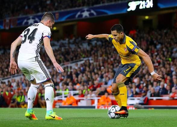 28.09.2016. Emirates Stadium, London, England. UEFA Champions League Football. Arsenal versus FC Basel. Arsenal Forward Alexis Sanchez takes on Basel Midfielder Taulant Xhaka xMarkxKertonx  ActionPlus11794170