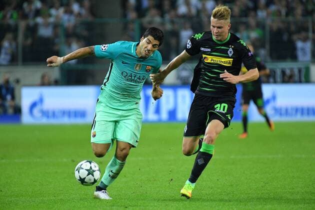 GER, Borussia Mönchengladbach (GER) vs. FC Barcelona Barca (ESP) 28.09.2016, Borussia Park , Moenchengladbach , CL, Gruppe C, 2. Spieltag, GER, Borussia Mönchengladbach (GER) vs. FC Barcelona (ESP) im Bild: re Nico Elvedi (Borussia Moenchengladbach 30) Foto © nordphoto Meuter nordphotox xMeuter