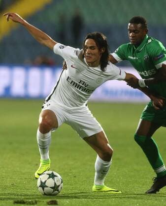 Fußball, CL, Ludogorets Razgrad - Paris St. Germain 28.09.2016 Sofia(Bulgaria) PFC Ludogorets-FC PSG Paris Saint Germain UEFA Champions League men s football Edinson Cavani (L) FC PSG Paris Saint Germain and Virgil Misidjan (r) PFC Ludogorets :Str 