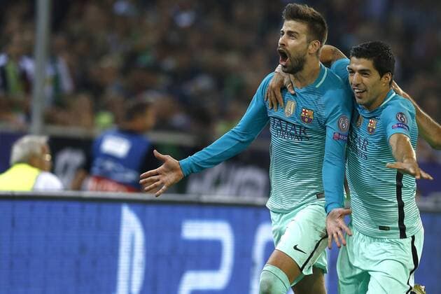 (l-r) Gerard Pique of FC Barcelona Barca scored 2-1, Luis Suarez of FC Barcelona during the UEFA Champions League group C match between Borussia Monchengladbach and FC Barcelona on September 28, 2016 at the Borussia Park stadium in Monchengladbach, Germany Borussia Monchengladbach v FC Barcelona UEFA Champions League 2016 2017 xVIxxIVx 6309173