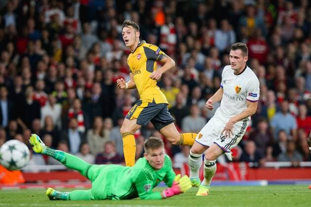 Mesut Ozil (Arsenal), SEPTEMBER 28, 2016 - Football Soccer : Mesut Ozil of Arsenal takes a shot during the UEFA Champions League Group Stage match between Arsenal and FC Basel at Emirates Stadium in London, England. Noxthirdxpartyxsales  (mdga012064)