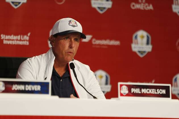 Sep 28, 2016: Chaska, MN, USA; Phil Mickelson speaks to the media before practicing for the 2016 Ryder Cup at Hazeltine National Golf Club. (Photo by Brian Spurlock Icon Sportswire) GOLF: SEP 28 PGA Golf Herren - Ryder Cup - Practice Round Icon1609288067 EDITORIAL USE ONLY