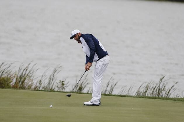 Sep 28, 2016: Chaska, MN, USA; Dustin Johnson putts on the tenth hole during practice for the 2016 Ryder Cup at Hazeltine National Golf Club. (Photo by Brian Spurlock Icon Sportswire) GOLF: SEP 28 PGA Golf Herren - Ryder Cup - Practice Round Icon1609288083 EDITORIAL USE ONLY