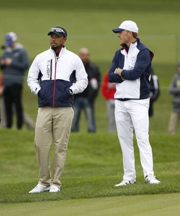 Sep 28, 2016: Chaska, MN, USA; Jordan Spieth talks with Tiger Woods during practice for the 2016 Ryder Cup at Hazeltine National Golf Club. (Photo by Brian Spurlock Icon Sportswire) GOLF: SEP 28 PGA Golf Herren - Ryder Cup - Practice Round Icon1609288084 EDITORIAL USE ONLY