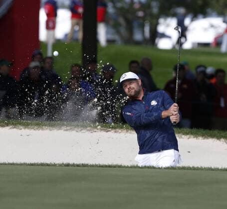 Sep 28, 2016: Chaska, MN, USA; Ryan Moore hits out of a sand trap on the 12th hole during practice for the 2016 Ryder Cup at Hazeltine National Golf Club. (Photo by Brian Spurlock Icon Sportswire) GOLF: SEP 28 PGA Golf Herren - Ryder Cup - Practice Round Icon1609288093 EDITORIAL USE ONLY