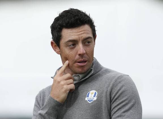 Sep 28, 2016: Chaska, MN, USA; Rory McIlroy walks off the tee on the 14th hole during practice for the 2016 Ryder Cup at Hazeltine National Golf Club. (Photo by Brian Spurlock Icon Sportswire) GOLF: SEP 28 PGA Golf Herren - Ryder Cup - Practice Round Icon1609288101 EDITORIAL USE ONLY