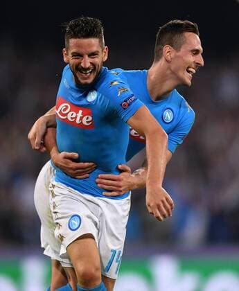 Fußball, CL, SSC Neapel - Benfica Lissabon (160929) -- NAPLES, Sept. 28, 2016 -- Napoli s Dries Mertens (L) celebrates scoring with teammates during the UEFA Champions League Group B match against Benfica in Naples, Italy, Sept. 28, 2016. Napoli won the match 4-2. ) (SP)ITALY-NAPLES-SOCCER-UEFA CHAMPIONS LEAGUE-NAPLES VS BENFICA AlbertoxLingria 