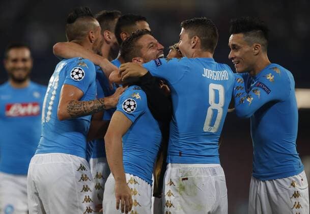 Fußball, CL, SSC Neapel - Benfica Lissabon Italy: Soccer Champions League: Napoli-Benfica 4-2 Napoli s Dries Mertens, center, celebrates after scoring during the Champions League Group B soccer match between Napoli and Benfica at the San Paolo stadium. Napoli won 4-2.  IsabellaxBonottox xPacificxPress
