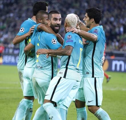 TURAN Arda Team FC Barcelona Barca Jubel um Torschuetzen TURAN nach seinem Tor UEFA Champions League 2016-2017 Spiel Borussia Moenchengladbach - FC Barcelona 1 : 2 Gruppe C am 28.September 2016 in Moenchengladbach 