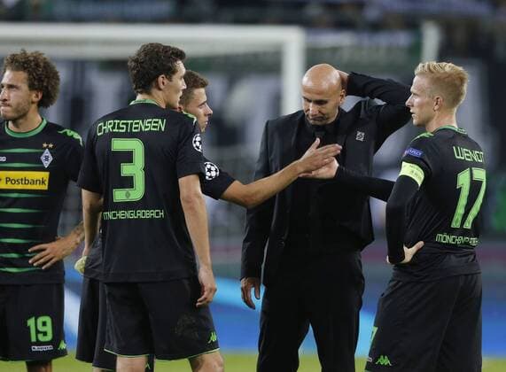 Mönchengladbach, Deutschland, UEFA - CL , Spieltag 2 , International, Borussia Mönchengladbach - FC Barcelona Barca 1-2 am 28. 09 .2016 im Borussia Park in Mönchengladbach Enttäuschte Borusse : Fabian JOHNSON (MG).Andreas CHRISTENSEN (MG),Thorgan HAZARD (MG),Trainer Andre SCHUBERT und Oscar WENDT (MG) v.li.n.re.-