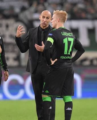 28.09.2016, Fussball UEFA Champions League 2016 17, Vorrunde, 2. Spieltag, Borussia Moenchengladbach - FC Barcelona Barca 1:2, Trainer Andre Schubert (Borussia Moenchengladbach), li., mit Oscar Wendt (Borussia Moenchengladbach)