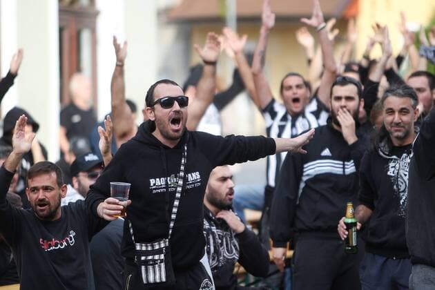 Fußball, EL, Slovan Liberec - PAOK Saloniki, Fanmarsch der PAOK-Fans The PAOK FC fans warm up prior to European Football League second round, group J match FC Slovan Liberec vs PAOK FC Thessaloniki in Liberec, Czech Republic, September 29, 2016. (CTKxPhoto VitxCerny) CTKPhotoP201609290759201  CEV 2