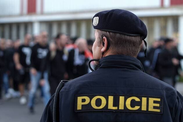 Fußball, EL, Slovan Liberec - PAOK Saloniki, Fanmarsch der PAOK-Fans The police officers assist PAOK FC fans on their way through the city to the stadium prior to European Football League second round, group J match FC Slovan Liberec vs PAOK FC Thessaloniki in Liberec, Czech Republic, September 29, 2016. (CTKxPhoto VitxCerny) CTKPhotoP201609290860201  CEV 6