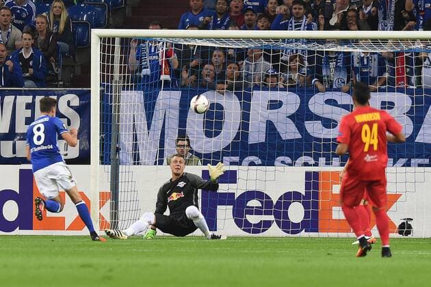 Fußball Europa League Gruppenphase 2. Spieltag Schalke 04 - Red Bull Salzburg am 29.09.2016 in der Veltins Arena in Gelsenkirchen Tor zum 1:0 durch Leon Goretzka ( Schalke ) xRx