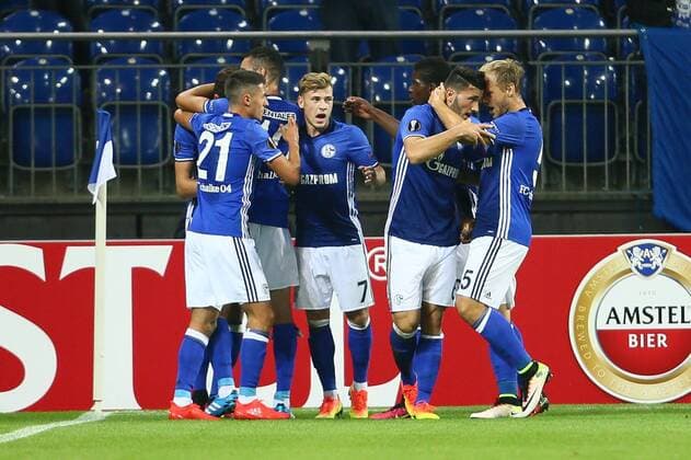 SOCCER - UEFA EL, Schalke vs RBS GELSENKIRCHEN,GERMANY,29.SEP.16 - SOCCER - UEFA Europa League, group stage, FC Schalke 04 vs Red Bull Salzburg. Image shows the rejoicing of Schalke. GEPAxpictures xFelixxRoittner