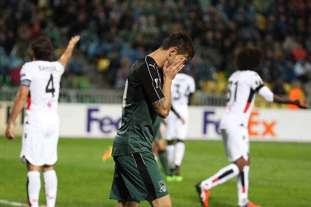 KRASNODAR, RUSSIA - SEPTEMBER 29, 2016: FC Krasnodar s Fyodor Smolov (front) in the 2016 17 UEFA Europe League Group stage football match against OGC Nice at the Kuban Stadium. Vitaly Timkiv TASS  TS032CAD