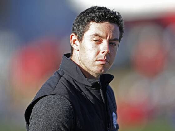 September 29, 2016: Chaska, MN, USA; Rory McIlroy hits balls on the driving range during practice for the 2016 Ryder Cup at Hazeltine National Golf Club in Chaska, MN. (Photo by Brian Spurlock Icon Sportswire) GOLF: SEP 29 PGA Golf Herren - Ryder Cup - 3rd Day Practice Round Icon16092917 EDITORIAL USE ONLY