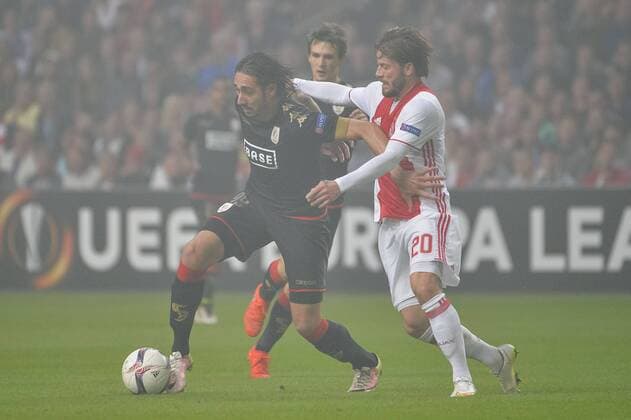 Standard s Ishak Belfodil and Ajax s Lasse Schone pictured in action during a game of the second day of the group stage of the Europa League competition between Dutch soccer team Ajax Amsterdam and Belgian club Standard de Liege, in Amsterdam, The Netherlands, Thursday 29 September 2016. NICOLASxLAMBERT  x04943745x