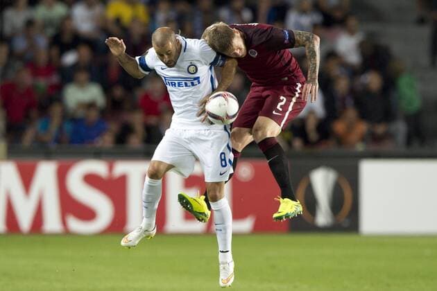 From left: Rodrigo Palacio of Milan and Ondrej Mazuch of Sparta in action during the European Football League second round group K match, Sparta Praha vs Inter Milan in Prague, Czech Republic, September 29, 2016. (CTKxPhoto MichalxKamaryt) CTKPhotoP201609290962401  kmt 3