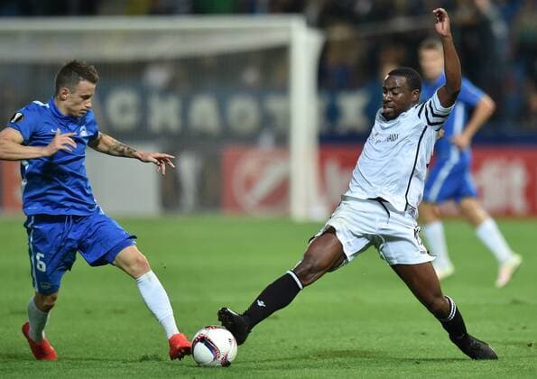 From left: Jan Sykora of Liberec and Djalma Campos of PAOK in action during the European Football League second round, group J match FC Slovan Liberec vs PAOK FC Thessaloniki in Liberec, Czech Republic, September 29, 2016. (CTKxPhoto RadekxPetrasek) CTKPhotoP201609291000301  PER 7