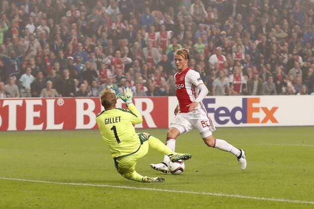 (L-R) goalkeeper Jean-Franois Gillet of Standard Liege, Kasper Dolberg of Ajax during the UEFA Europa League group G match between Ajax Amsterdam and Standard Li& 232;ge at the Amsterdam Arena on September 29, 2016 in Amsterdam, The Netherlands Ajax Amsterdam v Standard Li& 232;ge UEFA Europa League 2016 2017 xVIxxIVx 6312067