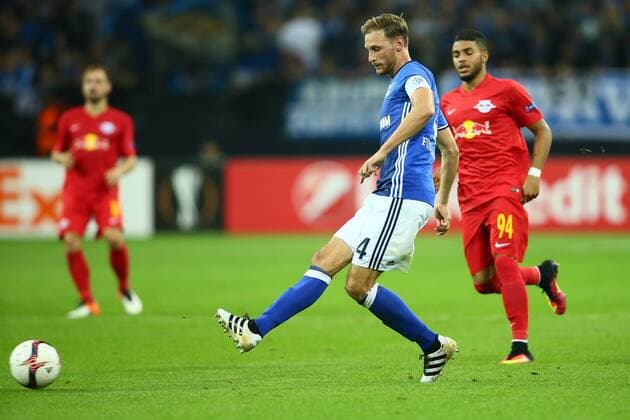 SOCCER - UEFA EL, Schalke vs RBS GELSENKIRCHEN,GERMANY,29.SEP.16 - SOCCER - UEFA Europa League, group stage, FC Schalke 04 vs Red Bull Salzburg. Image shows Benedikt Hoewedes (Schalke). GEPAxpictures xFelixxRoittner