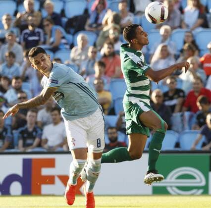 Celta de Vigo s Pablo Hernandez (L) vies for the ball with Zeca (R) from Panathinaikos during the UEFA Europa League group G match between Celta de Vigo and Panathinaikos held at the Balaidos Stadium in Vigo, Spain, on 29 September 2016. CELTA - PANATHINAIKOS !ACHTUNG: NUR REDAKTIONELLE NUTZUNG!  20160929-636107772067647845