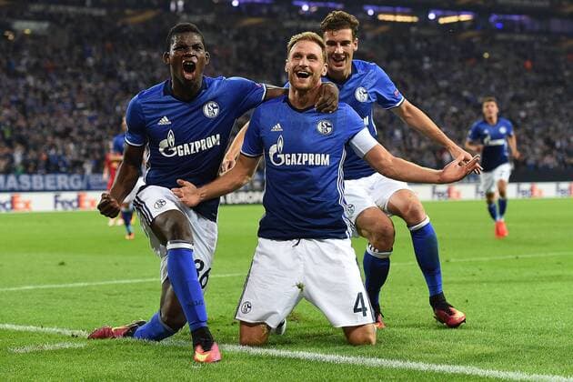 Fußball Europa League Gruppenphase 2. Spieltag Schalke 04 - Red Bull Salzburg am 29.09.2016 in der Veltins Arena in Gelsenkirchen Torjubel zum 3:0 durch Benedikt Höwedes ( Schalke ) xRx