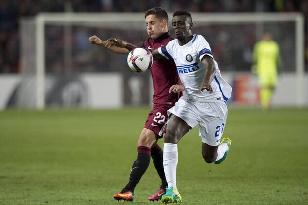 From left: Daniel Holzer of Sparta and Assane Gnoukouri of Milan in action during the European Football League second round group K match, Sparta Praha vs Inter Milan in Prague, Czech Republic, September 29, 2016. (CTKxPhoto MichalxKamaryt) CTKPhotoP201609291010601  kmt 12