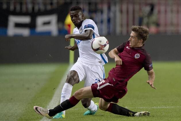 From left: Assane Gnoukouri of Milan and Michal Sacek of Sparta in action during the European Football League second round group K match, Sparta Praha vs Inter Milan in Prague, Czech Republic, September 29, 2016. (CTKxPhoto MichalxKamaryt) CTKPhotoP201609291021801  kmt 15