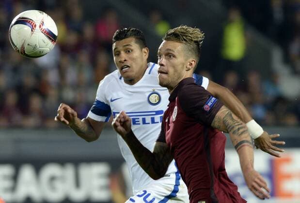 From right: Vaclav Kadlec of Sparta and Jeison Murillo of Milan in action during the European Football League second round group K match, Sparta Praha vs Inter Milan in Prague, Czech Republic, September 29, 2016. (CTKxPhoto MichalxKrumphanzl) CTKPhotoP201609291030901  kru 3