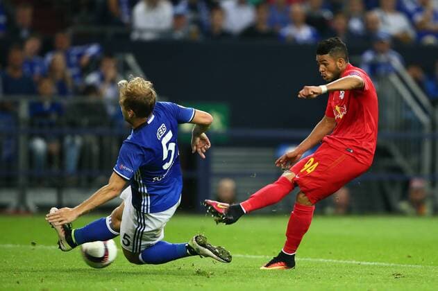 SOCCER - UEFA EL, Schalke vs RBS GELSENKIRCHEN,GERMANY,29.SEP.16 - SOCCER - UEFA Europa League, group stage, FC Schalke 04 vs Red Bull Salzburg. Image shows Maciel Wanderson (RBS) and Johannes Geis (Schalke). GEPAxpictures xFelixxRoittner