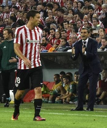 Athletic de Bilbao s coach Ernesto Valverde during the UEFA EURO EM Europameisterschaft Fussball match between Athletic Bilbao and Rapid Viena, Bilbao, Basque Country, Spain. ATHLETIC BILBAO VS. RAPID DE VIENA !ACHTUNG: NUR REDAKTIONELLE NUTZUNG!  BIL001 20160929-636107829330414816
