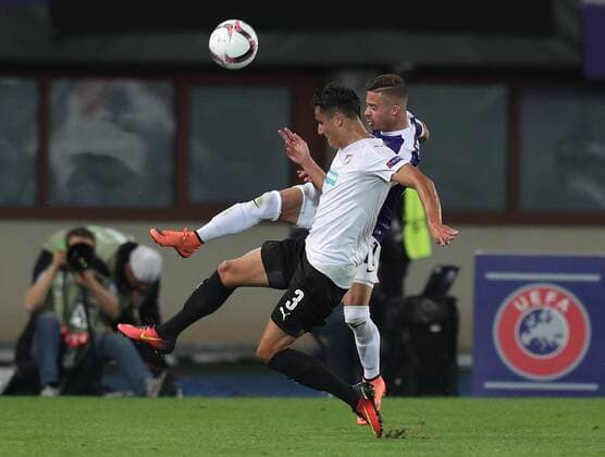 SOCCER - UEFA EL, A.Wien vs Plzen VIENNA,AUSTRIA,29.SEP.16 - SOCCER - UEFA Europa League, group stage, FK Austria Wien vs FC Viktoria Plzen. Image shows Lucas Venuto (A.Wien) and Ales Mateju (Viktoria Pilsen). GEPAxpictures xChristianxOrt