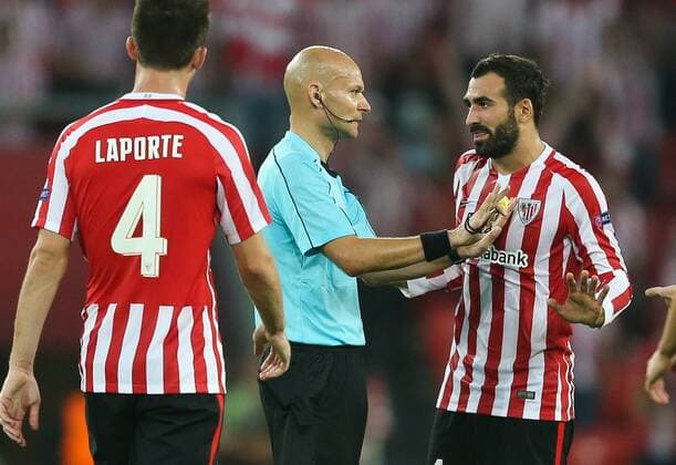 SOCCER - UEFA EL, Bilbao vs Rapid BILBAO,SPAIN,29.SEP.16 - SOCCER - UEFA Europa League, group stage, Athletic Club Bilbao vs SK Rapid Wien. Image shows referee Tony Chapron (FRA) and Mikel Balenziaga (Bilbao). Keywords: Wien Energie. GEPAxpictures xPhilippxBrem