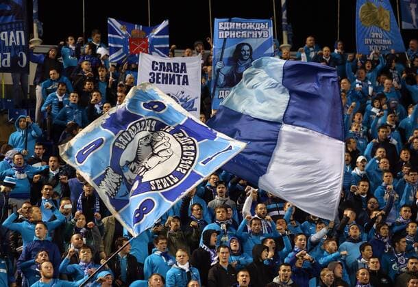ST PETERSBURG, RUSSIA â€“ SEPTEMBER 29, 2016: FC Zenit St Petersburg s fans cheer in the 2016 17 UEFA Europe League Group D Round 2 football match against AZ Alkmaar at Petrovsky Stadium. Alexander Demianchuk TASS  TS032CD2