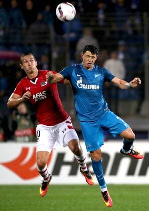 ST PETERSBURG, RUSSIA â€“ SEPTEMBER 29, 2016: AZ Alkmaar s Stijn Wuytens (L) and FC Zenit St Petersburg s Victor Giuliano fight for the ball in their 2016 17 UEFA Europe League Group D Round 2 football match at Petrovsky Stadium. Alexander Demianchuk TASS  TS032CD6