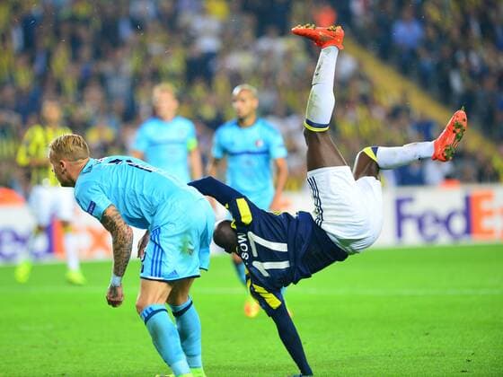 UEFA Europa League Group A day 2 match between Fenerbahce and Feyenoord at Ulker Stadium in Istanbul , Turkey , September 29 , 2016. Pictured: Mouss Sow of Fenerbahce and Rick Karsdorp (L) of Feyenoord. 